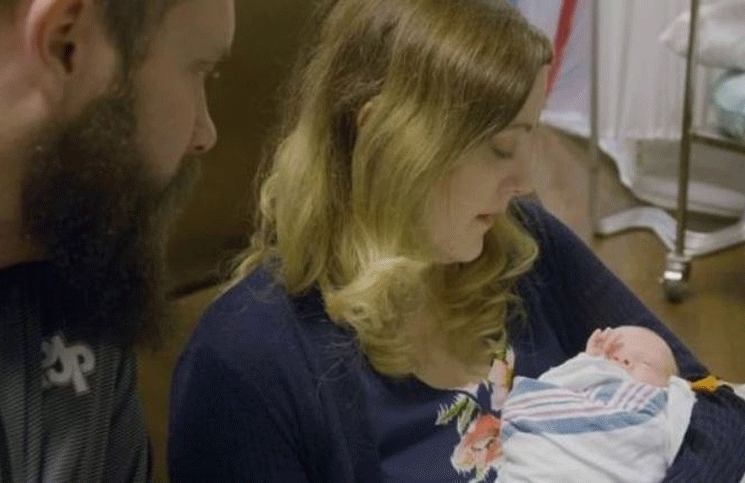El “bebé milagro”: era infertil y dio a luz gracias al trasplante de útero de una donante muerta
