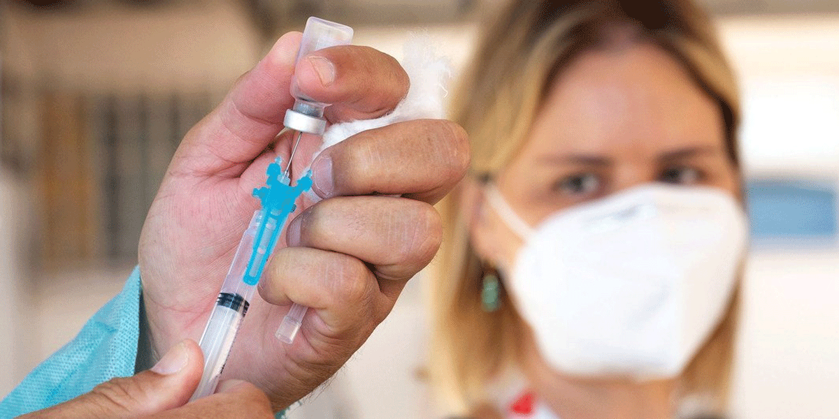 Vacunas contra el COVID-19: Quiénes tienen que volver a recibirla