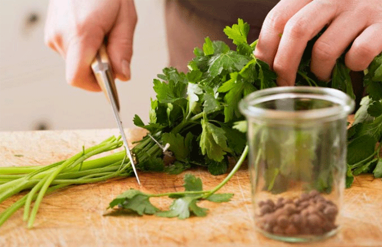 Trucos para conservar fresco el perejil y otras hierbas aromáticas para usar en la cocina