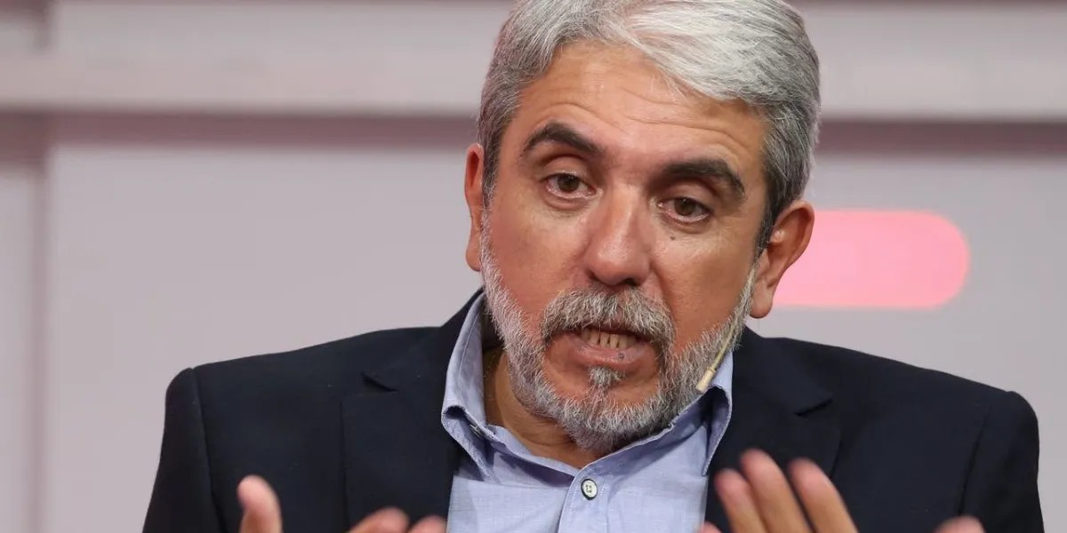 La oposición pidió la renuncia de Aníbal Fernández tras su tuit contra Nik: “No está a la altura del cargo”