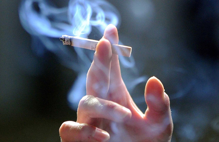 La ropa de los fumadores contamina los espacios libres de humo, según un estudio
