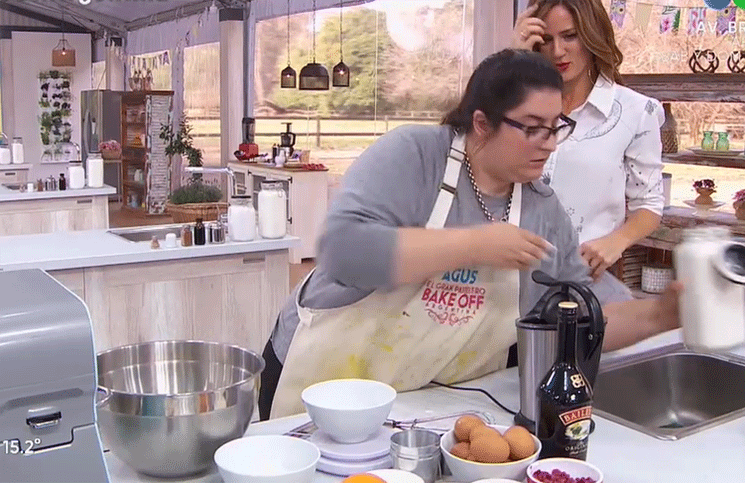 Bake Off | El volcán de chocolate de Agus entró en ...