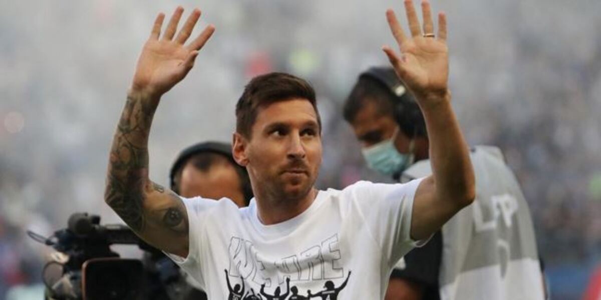Video: la pegadiza canción que los hinchas del PSG le dedicaron a Messi