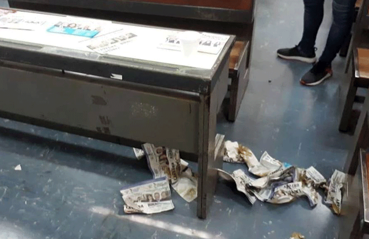 Elecciones 2019: un votante defecó en el cuarto oscuro y usó las boletas de Lavagna para limpiarse
