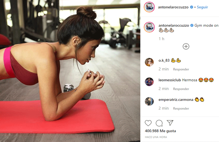 Antonela Roccuzzo publicó una foto en el gimnasio con un top rojo y una calza haciendo juego