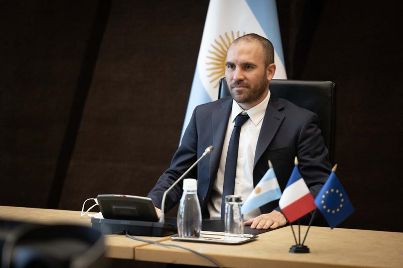 Guzmán se quedará en Rusia para intentar que se incluya a la Argentina en el Fondo de Resiliencia