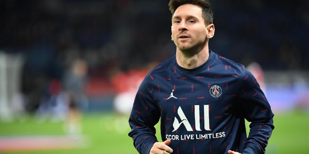 Lionel Messi volvió a París tras el alta por coronavirus