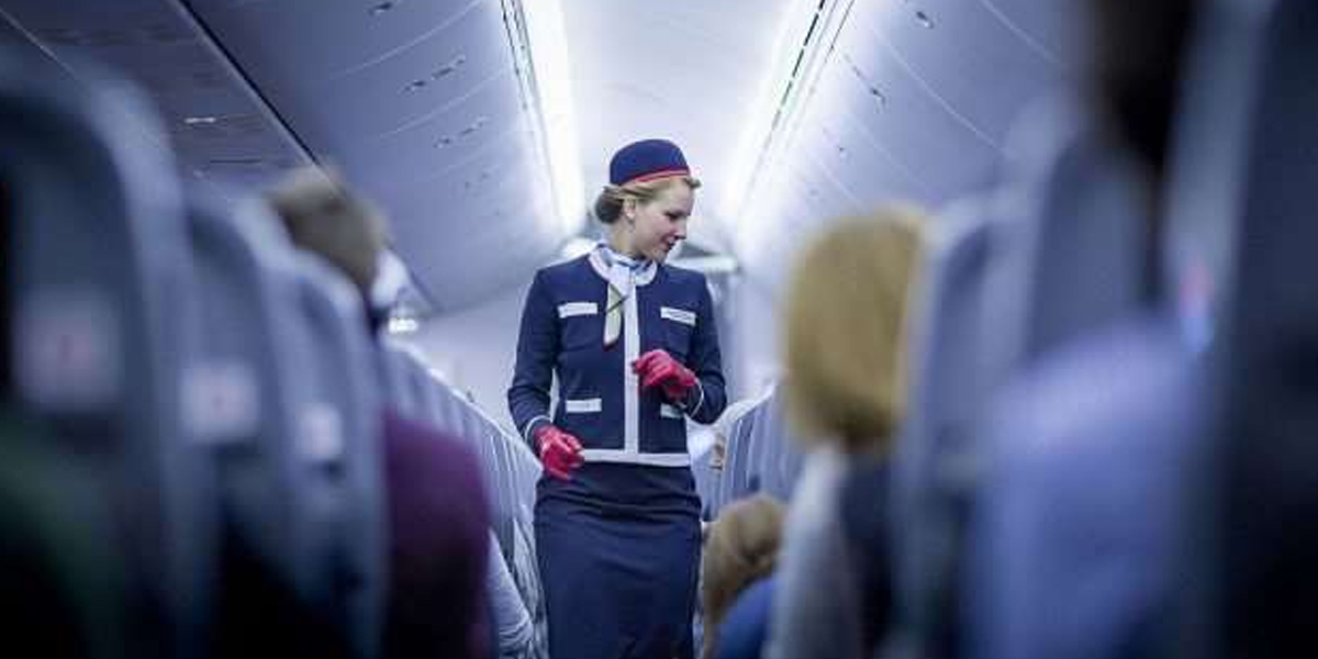 Una azafata contó qué hacen cuando una persona muere en el vuelo y se volvió viral: “¿La aerolínea paga la terapia?”