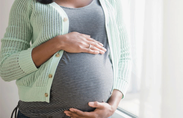 Las embarazadas que tienen coronavirus tienen un mayor riesgo de tener complicaciones en las cesáreas