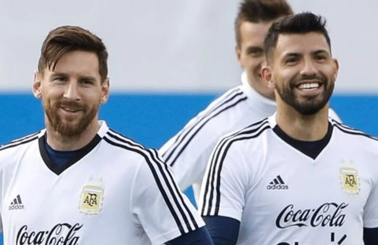 El Kun Agüero se toma venganza por la foto donde Messi lo escrachó durmiendo