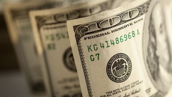 El dólar blue continúa con su escalada: cerró a $317 y batió un nuevo récord histórico