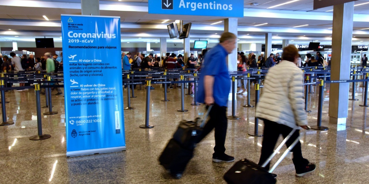 El Gobierno prohibió las cuotas sin interés para la compra de pasajes al exterior