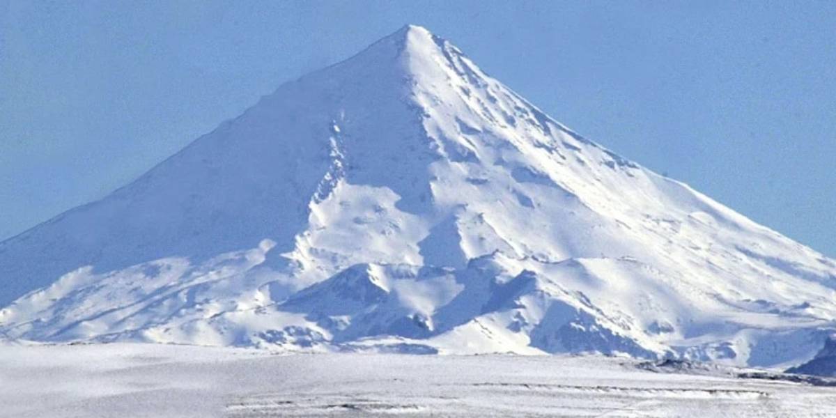 Tras la polémica, el Gobierno revocó la decisión de declarar al Volcán Lanín como “sitio sagrado mapuche”