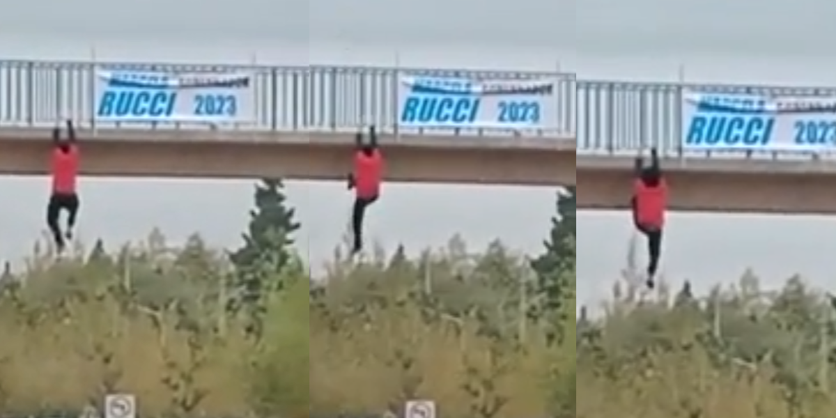 Quiso colgar un cartel, perdió el equilibrio y quedó colgando de un puente por varios minutos