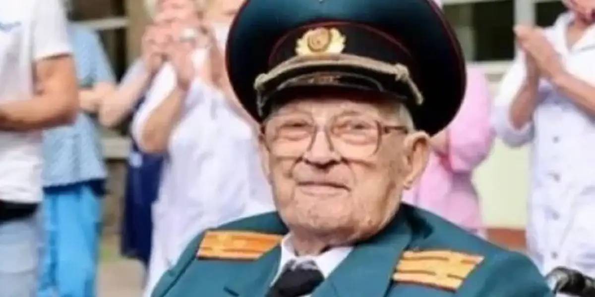 “Volví a nacer”: un veterano de la Segunda Guerra Mundial superó al coronavirus a los 102 años