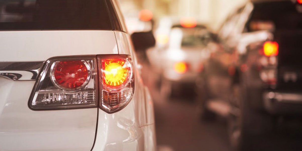 Balizas o luz de giro: qué hay que poner al momento de estacionar
