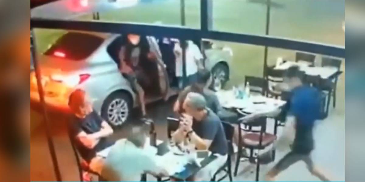 A mano armada, tres delincuentes hicieron un “robo piraña” en una pizzería de Ramos Mejía
