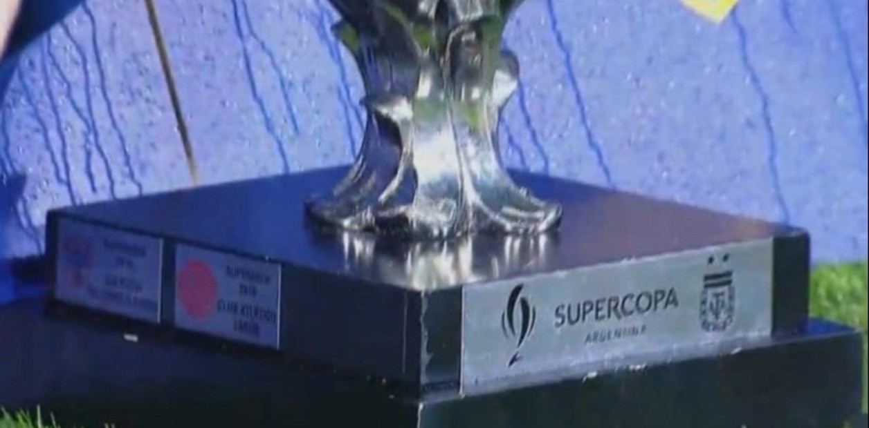 Boca celebró la Supercopa y tapó la chapa que recordaba cuando la ganó River