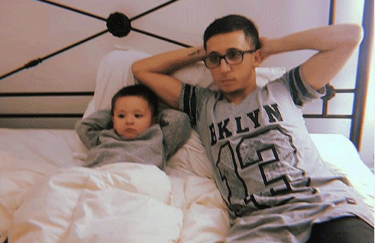 Rodrigo Noya junto a su hijo