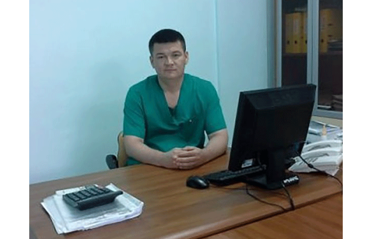 Eset Yeralin, director del Centro Perinatal en Uralsk 