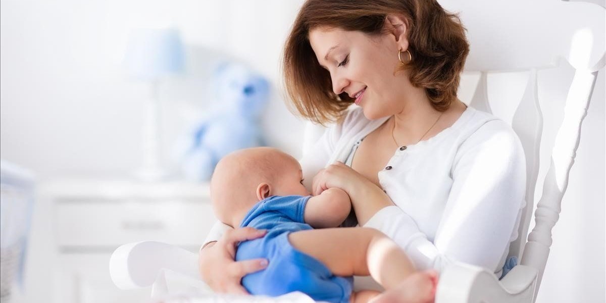 Aseguran que las mujeres que están vacunadas contra el coronavirus transmiten anticuerpos a sus bebés desde la leche materna