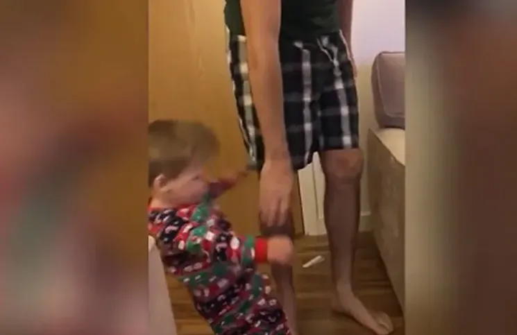La desopilante reacción de un nene al ver sus regalos de Navidad se hizo viral