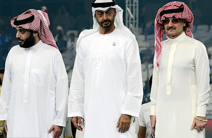 Sheikh Mohamed bin Zayed, el Príncipe Heredero de Abu Dhabi (centro)