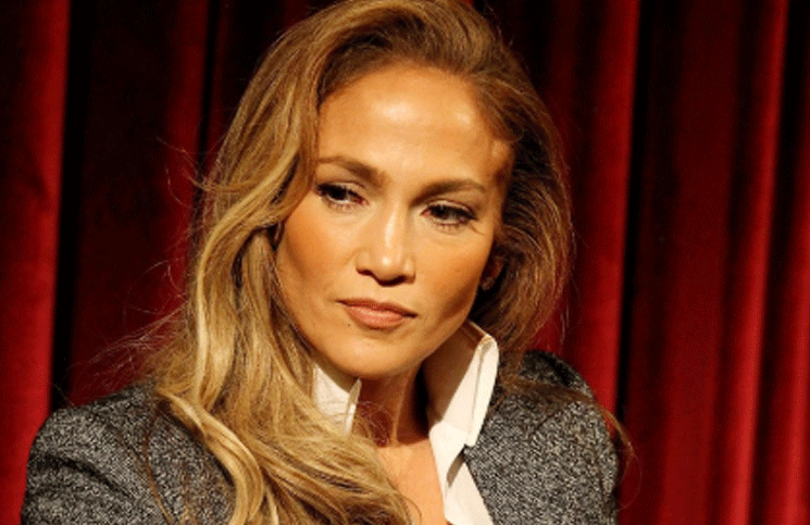 Jennifer Lopez lució un traje de hombre que le quedaba súper sexy