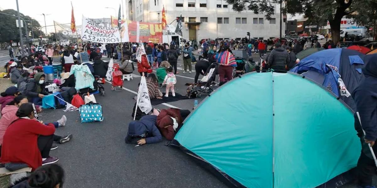 Agrupaciones piqueteras vuelven a marchar este miércoles a Plaza de Mayo: planean un acampe