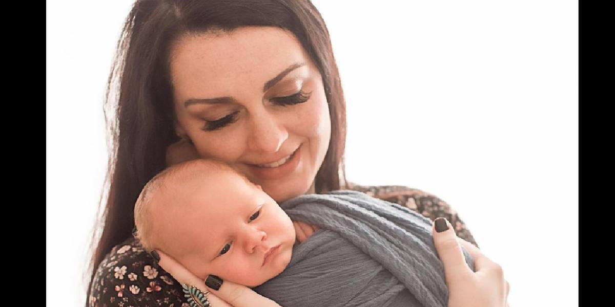 Mujer da a luz a bebé de su esposo que murió hace 14 meses