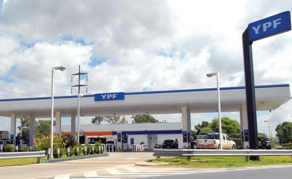 YPF suspendió el aumento del 5% a la nafta por orden de Alberto Fernández