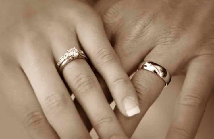Viral: escondió un anillo “patita de pollo” y le propuso casamiento a su novia