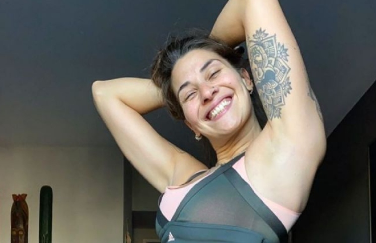 En Colaless Y Bajo El Sol El Video De Ivana Nadal Mostrando Sus Tatuajes Desde La Playa La 100