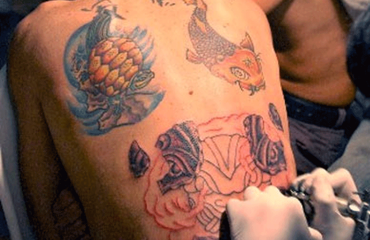 Tatuajes tumberos: el significado de los diseños que se hacen los presos