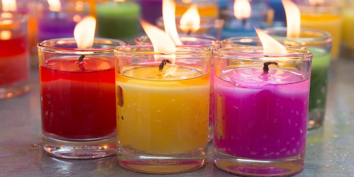 El color de la vela que se debe encender para atraer calma al hogar