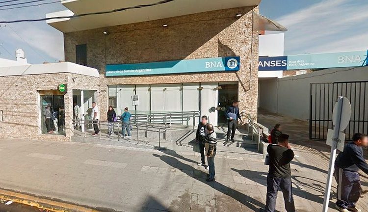 Obligan a los bancos a reforzar la seguridad tras el asesinato del cajero en Isidro Casanova
