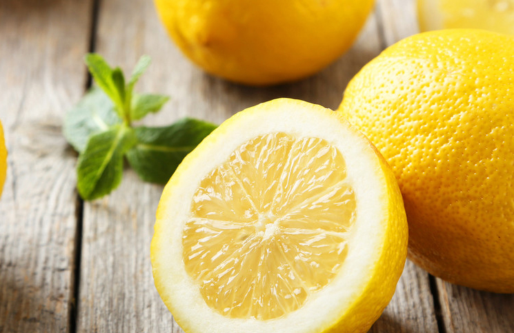 Por qué solo se necesita un limón para dejar tu cocina impecable: paso a paso