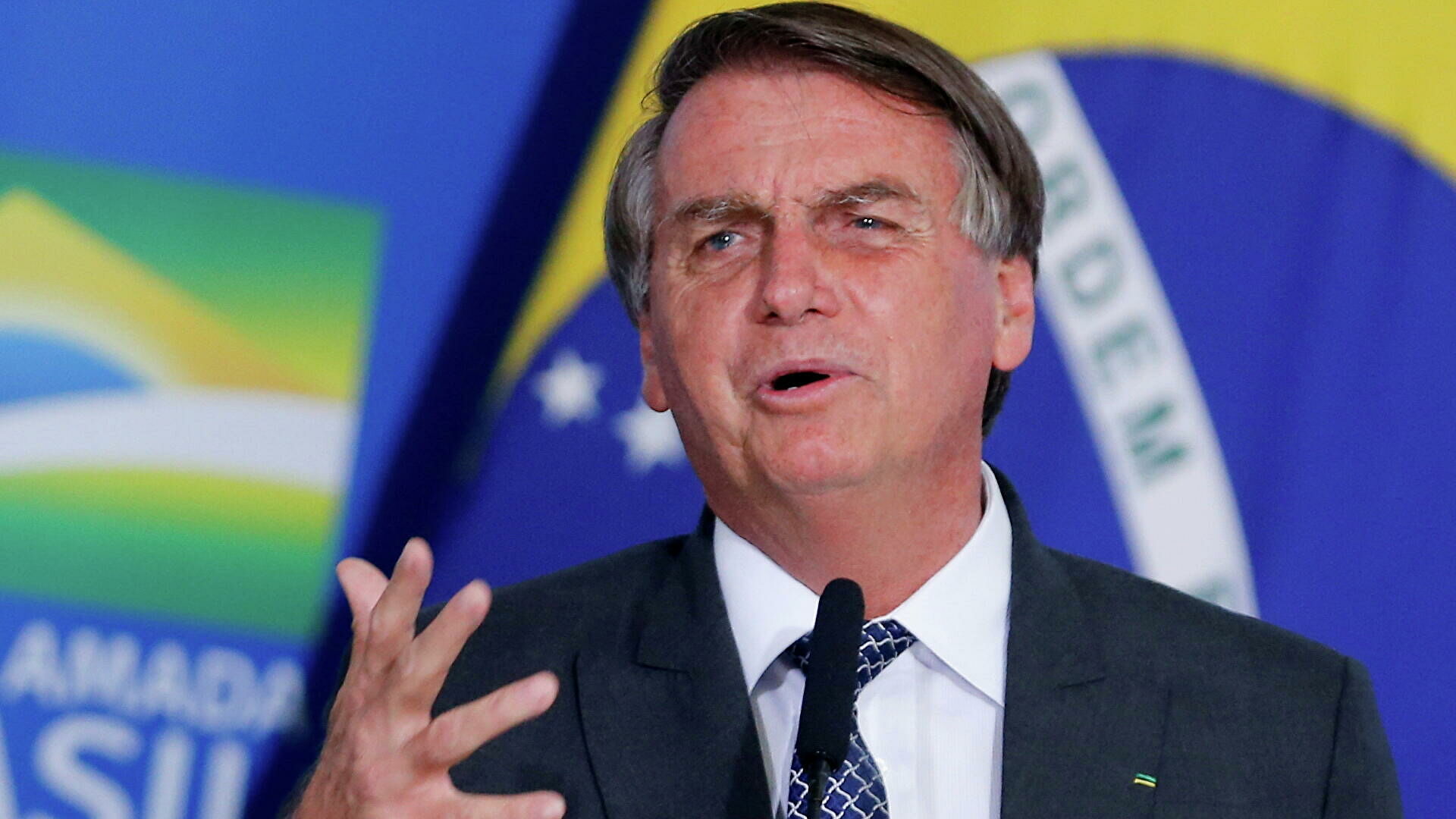 Internaron de urgencia a Jair Bolsonaro por una obstrucción intestinal 