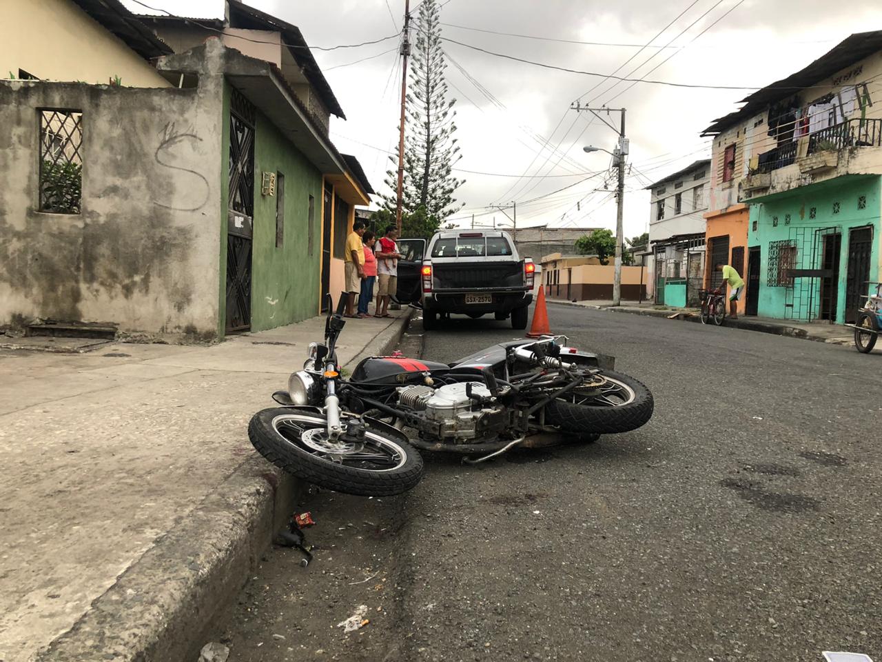 Accidente de tránsito durante persecución policial en el suburbio de Guayaquil
