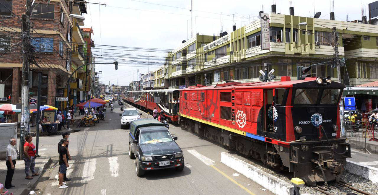 Red y maquinaria ferroviaria serán administradas por Ministerio de Turismo, dispone presidente Lenín Moreno