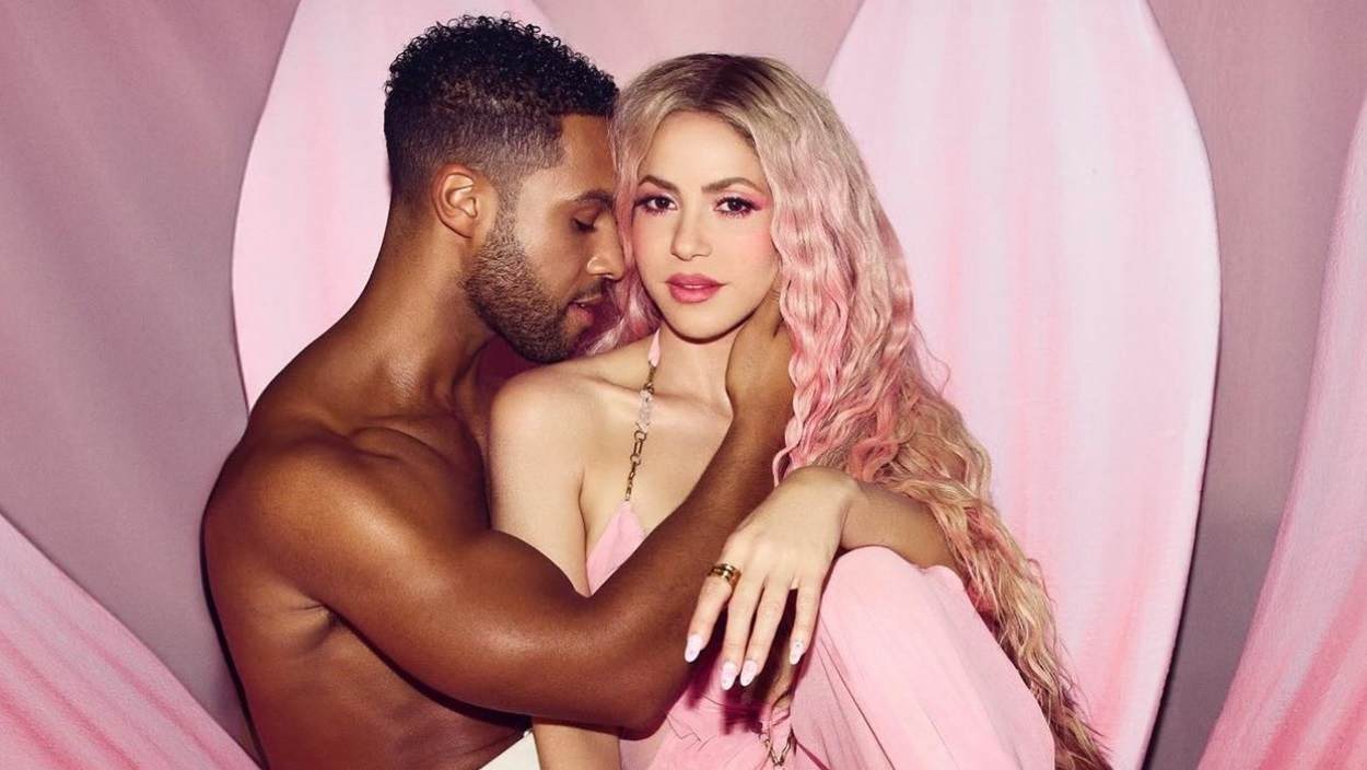 Shakira ft Cardi B estrenan “Puntería” con un video musical fantasioso  donde Lucien Laviscount se llevó más de una caricia