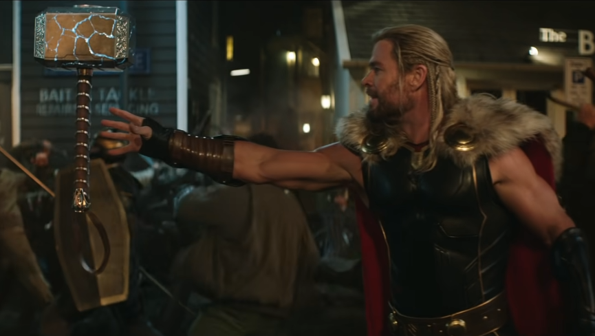 Thor Love & Thunder : un avenir pour Hercule dans le MCU ? L'acteur Brett  Goldst