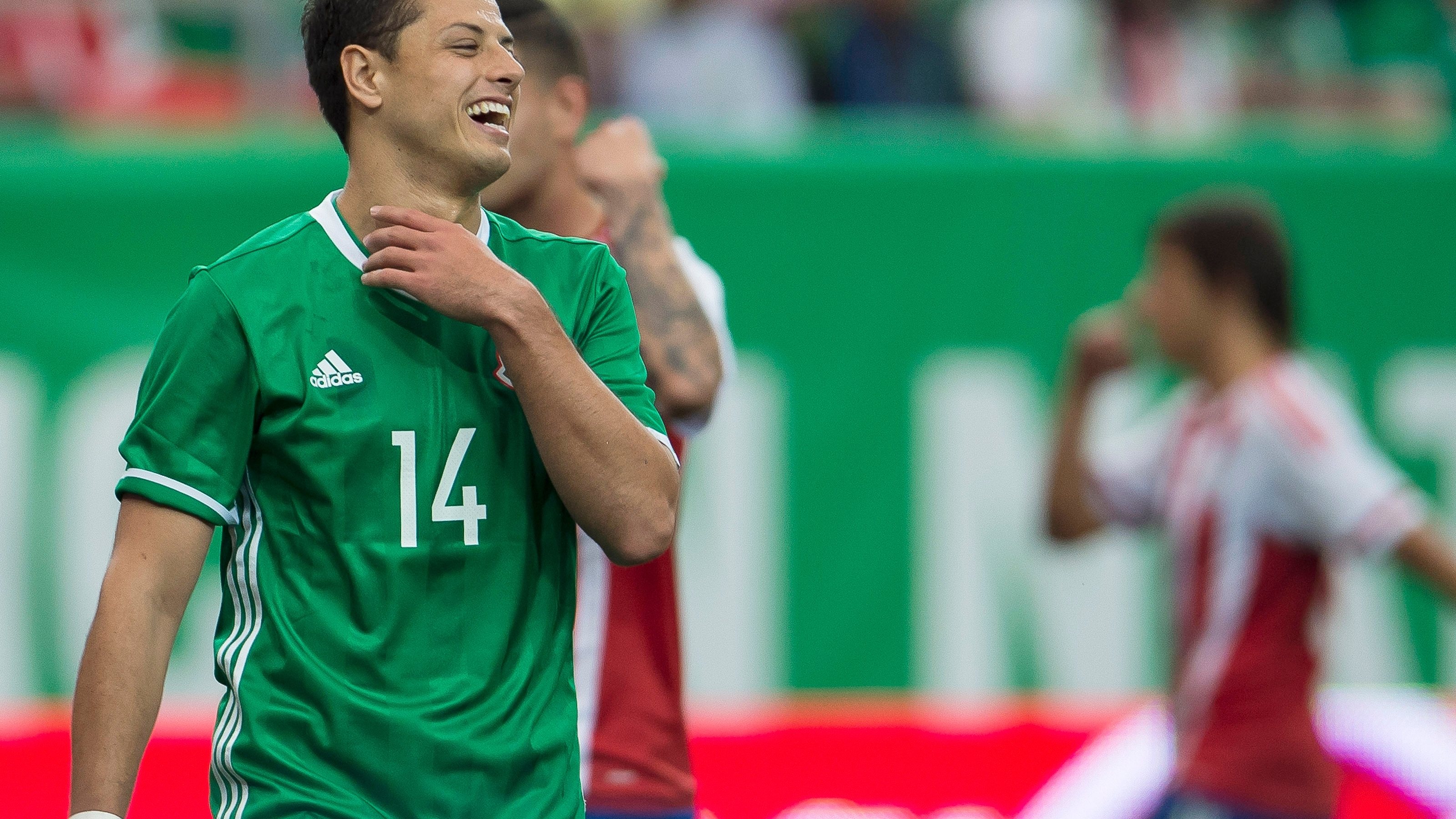 Listo para 'El Tráfico': Chicharito presenta camiseta especial