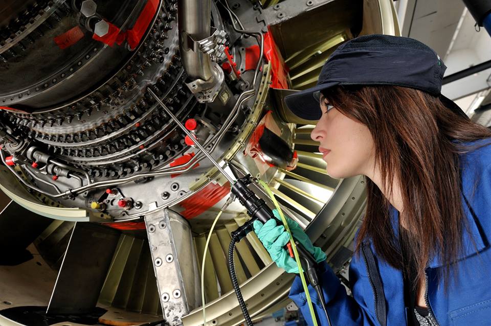 Becas para mujeres en mantenimiento aeron utico