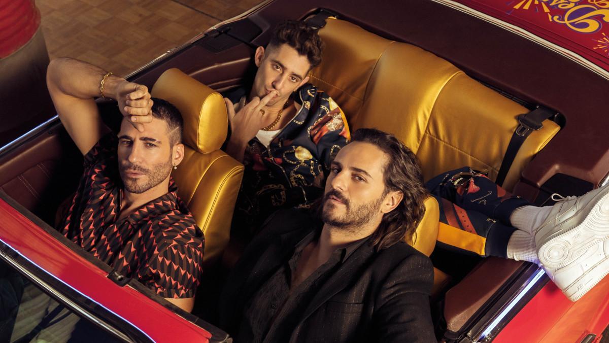 A Miguel Ángel Silvestre no le da frío y se desnuda por completo en la  portada de Esquire