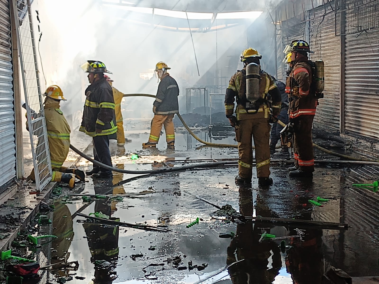 Plaza Texticuitzeo de Michoacán se incendia; controlan el siniestro