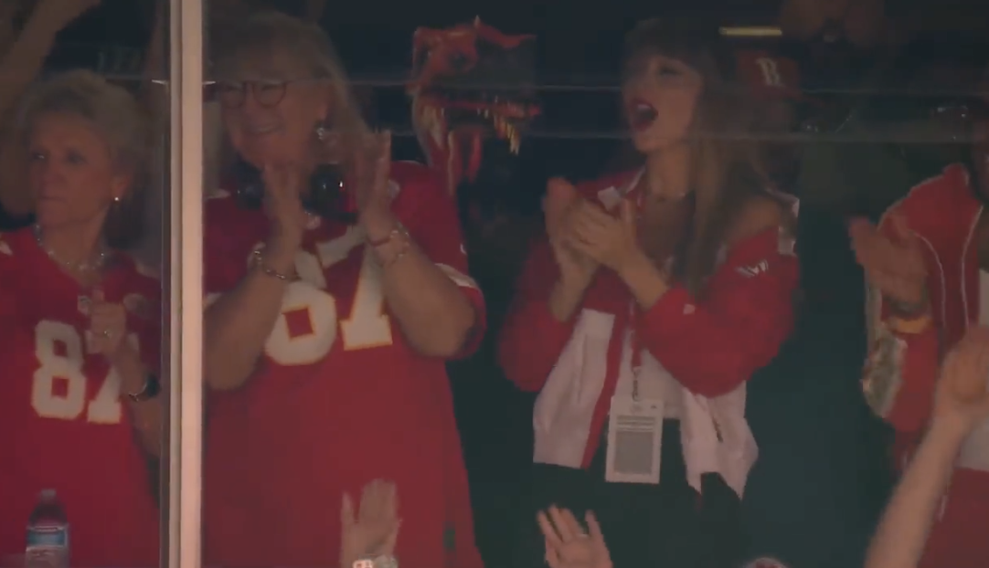 Se agota la chaqueta vaquera '1989' de Travis Kelce por el spot de Taylor  Swift