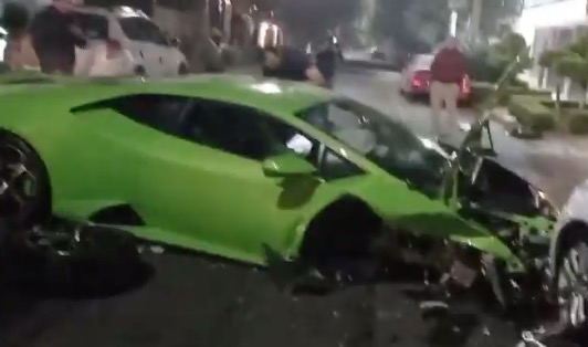 VIDEO: Chocan un McLaren de 6 millones de pesos en Toluca