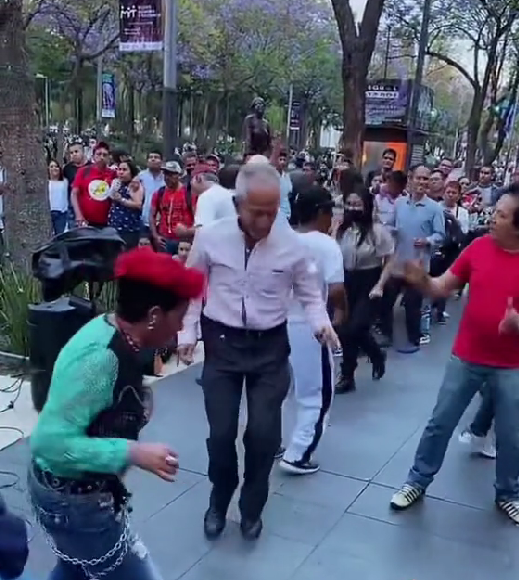 Bailando en la Alameda Central 