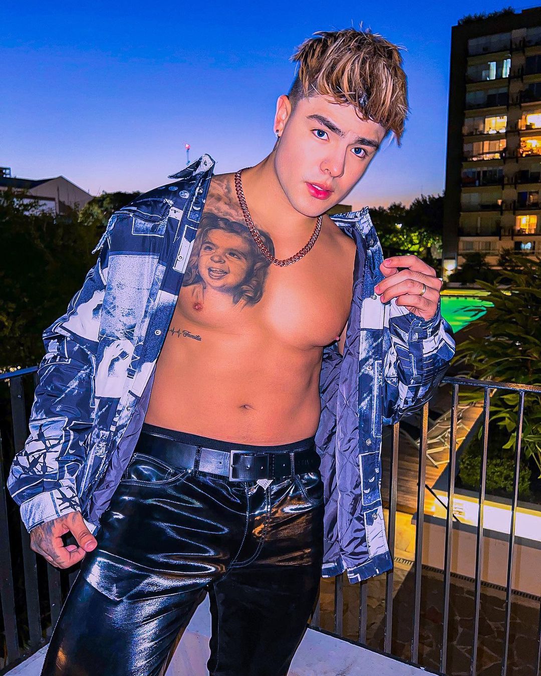 Carlos Feria: ¿Quién es el youtuber que agredió en video a su esposa frente  a su hija?